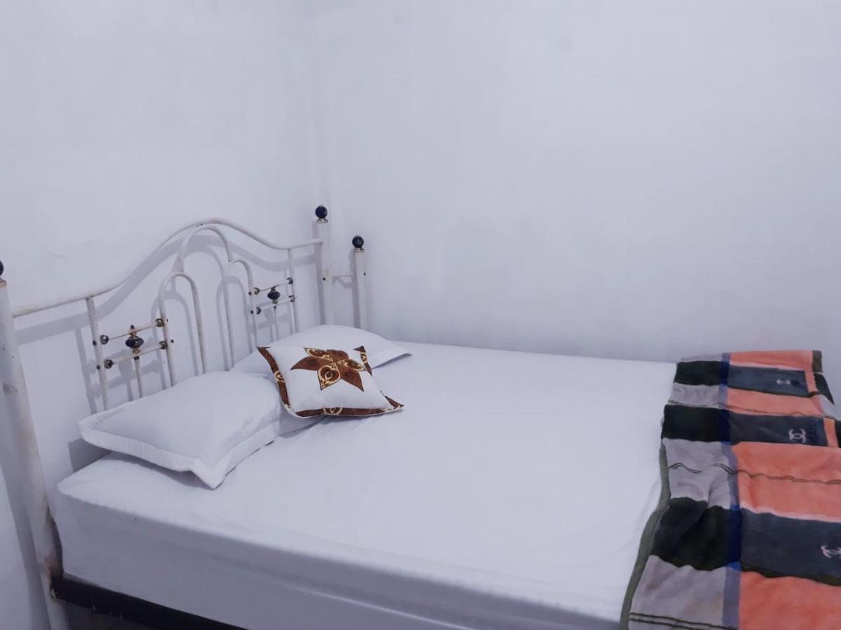 Bu Mimi Home Stay Painan Exterior foto